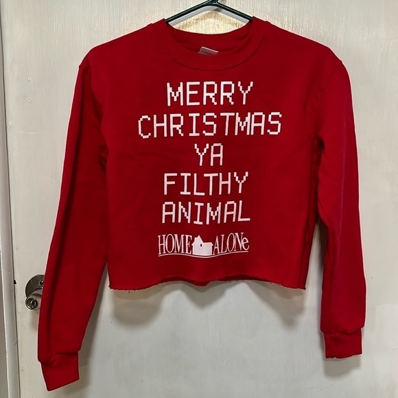 HOME ALONE MERRY CHRISTMAS YA FILTHY ANIMAL JUNIORS SIZE MED. CROPPED SWEATSHIRT - Picture 1 of 12